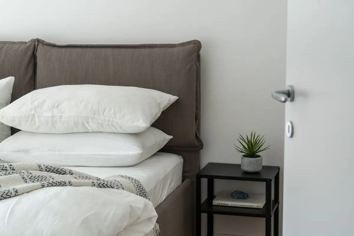 Sleep Position After Surgery: Why How You Rest Shapes How You Heal